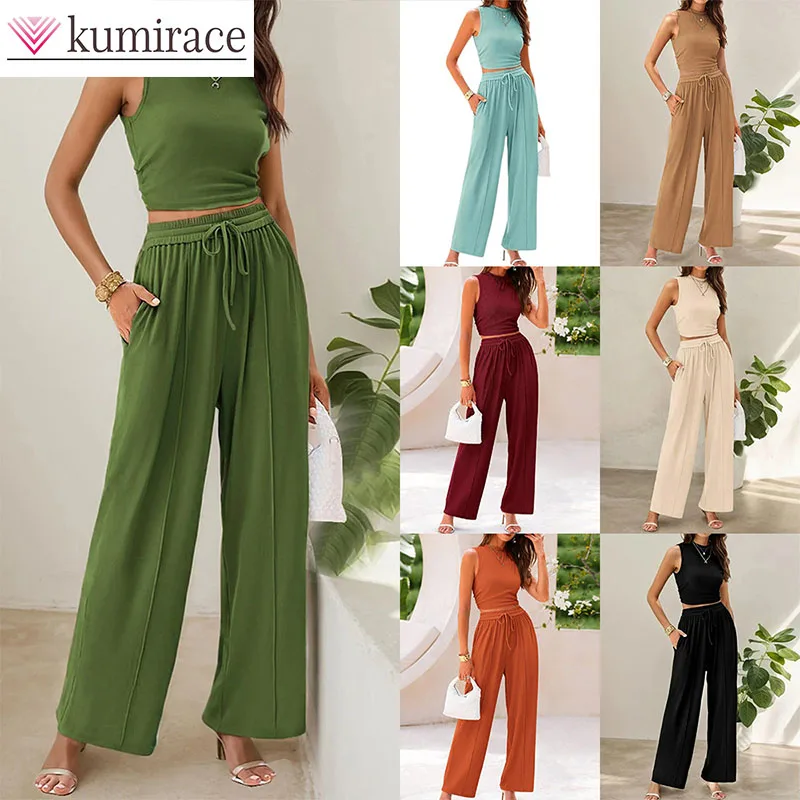 

Летний вязаный повседневный комплект 2026: укороченный топ без рукавов с круглым вырезом и широкие брюки. Женский комплект из двух предметов.