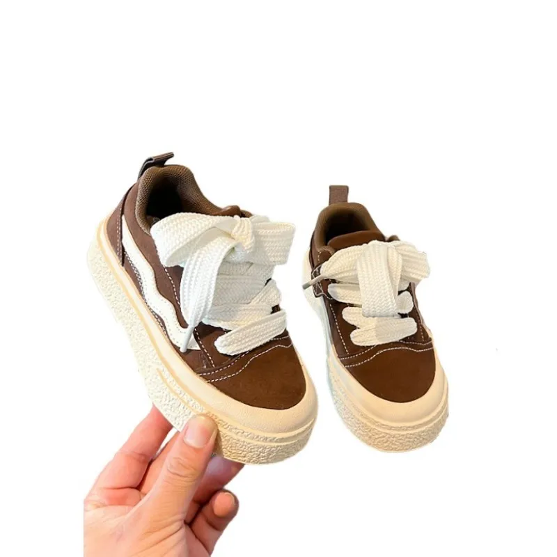 

Повседневная обувь для девочек, новинка 2023 года, осенняя дышащая спортивная обувь для мальчиков и девочек, детские нескользящие низкие туфли черного цвета, хаки, размеры 26-37