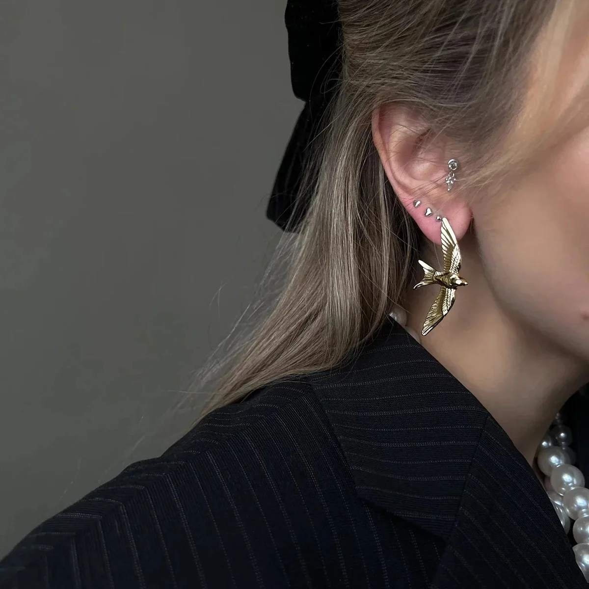 

New Fashion Peace Dove Wing Stud Earrings for Women Creativity Stereoscopic Bird Shaped Charm Animal Earrings Party Jewelry Gift