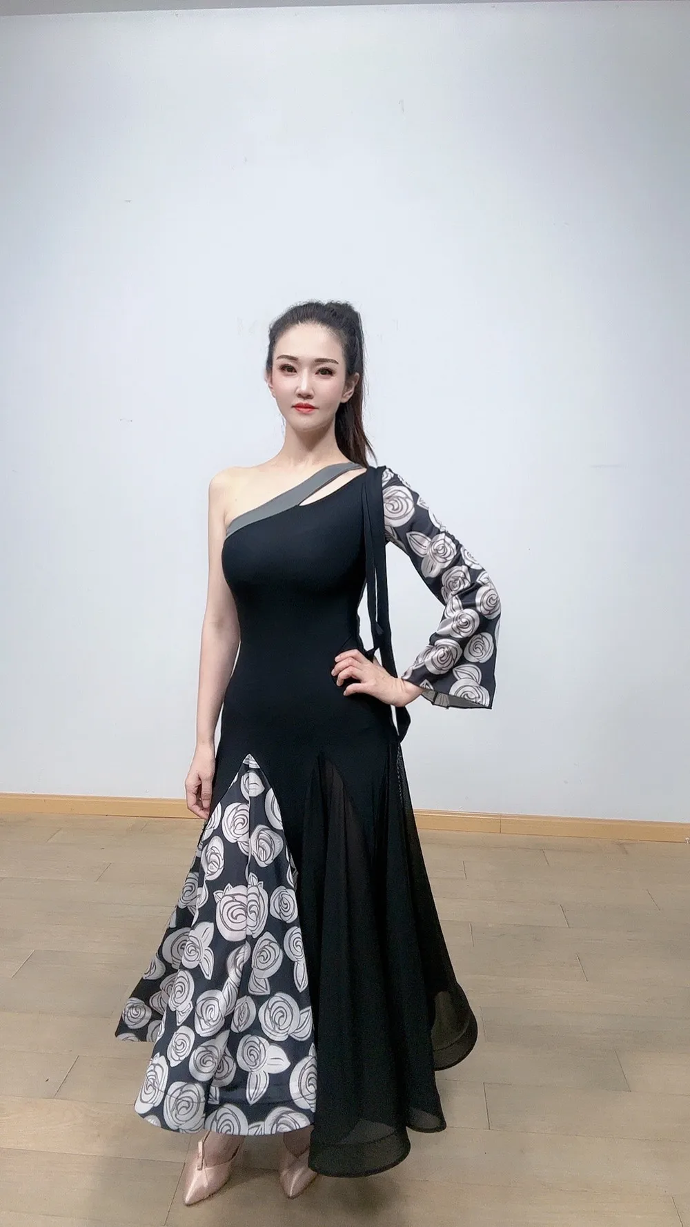 New Ballroom Dance Clothes Slant Shoulder Flower Pattern Black Dress Standard Waltz Dance Practice Wear Tango Dance Dress L18439