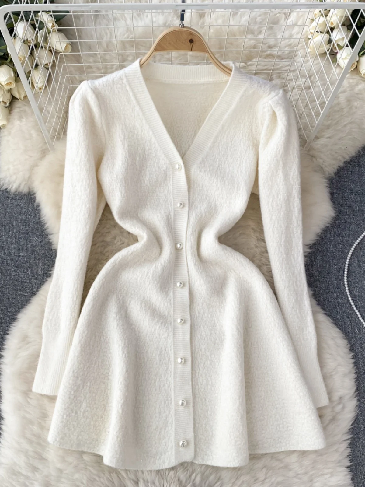 

Осень-зима вязаный свитер с длинными рукавами мини-платье шикарное французское модное женское однотонное однобортное элегантное короткое платье с v-образным вырезом