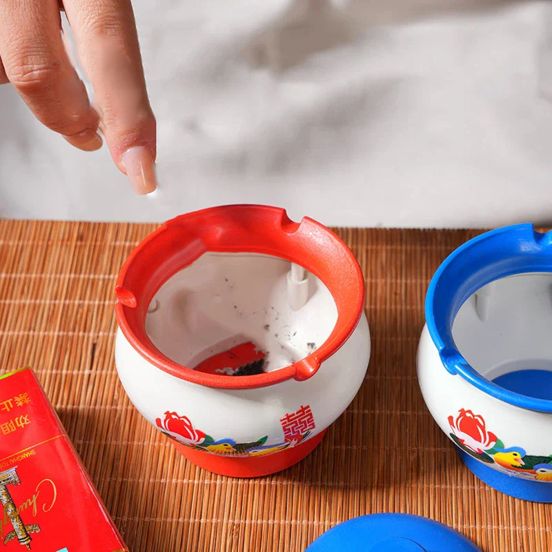 

Высококачественная пепельница-плевательница с крышкой для предотвращения летающих креативная и уникальная декоративная пепельница-плевательница в стиле ретро для домашнего использования