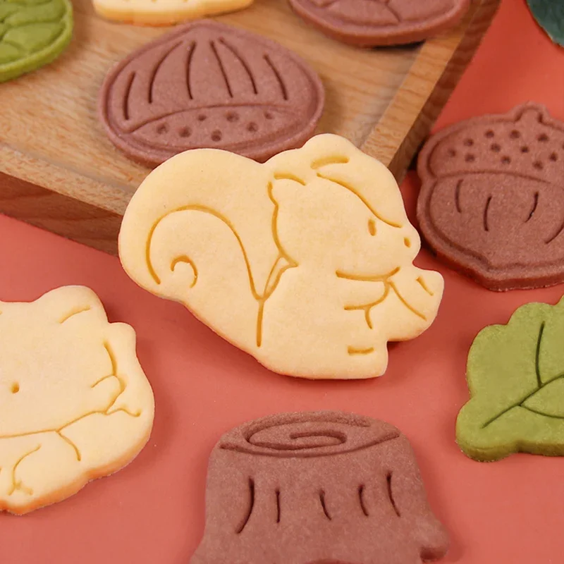 Cartoon Autumn Leaves Squirrel Owl Pattern Biscuit Mould Thanksgiving Day Chestnuts Pine Cones Fondant Cookie Cutter Baking Tool