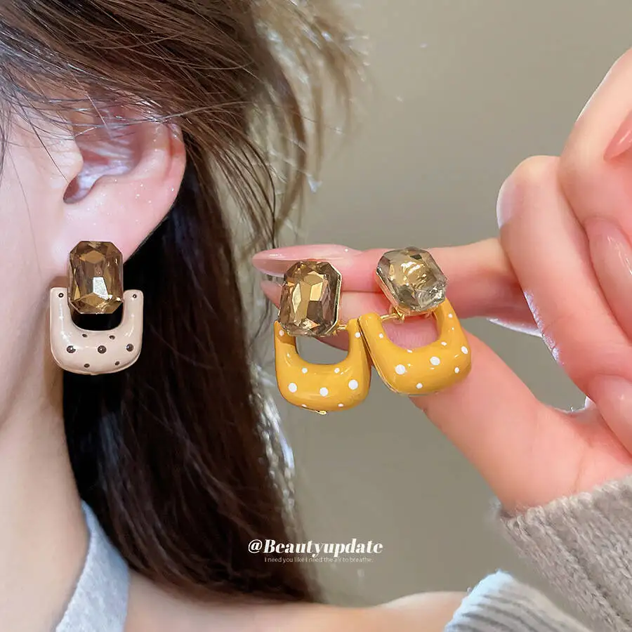 New Retro Style Diamond Encrusted Oil Drop Polka Dot Square Earrings Perfect Creating A Stylish Autumn Winter Look