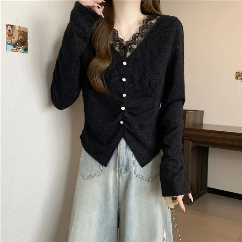 French Style Lace Base Shirt Slim Fit New Fashion with Thick Velvet Long Sleeved Slit Top for Women