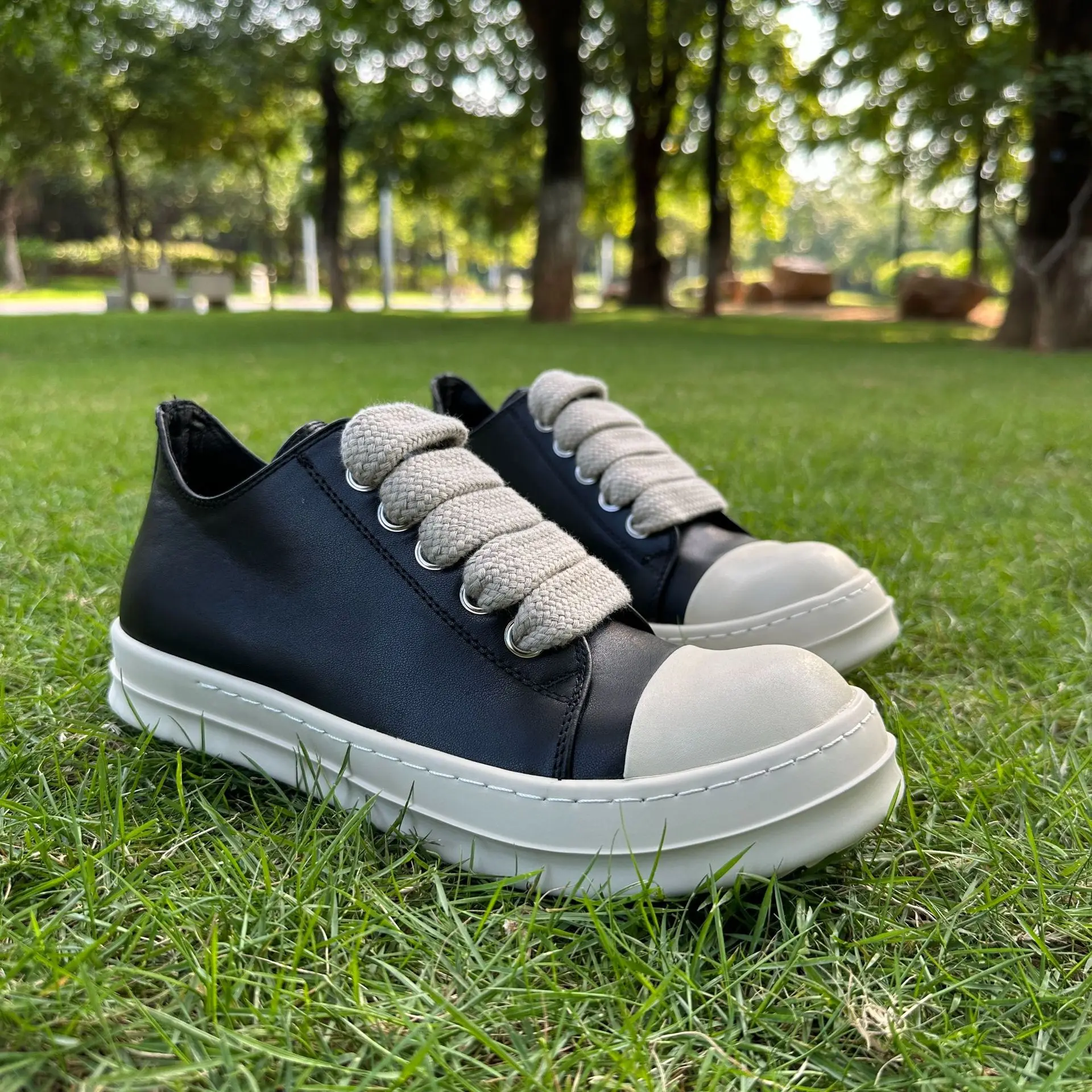 

Новые мужские кроссовки 2026 года из натуральной кожи с толстым ремешком и платформой, низкие, дышащие, для пар, весна-осень, повседневные, универсальные