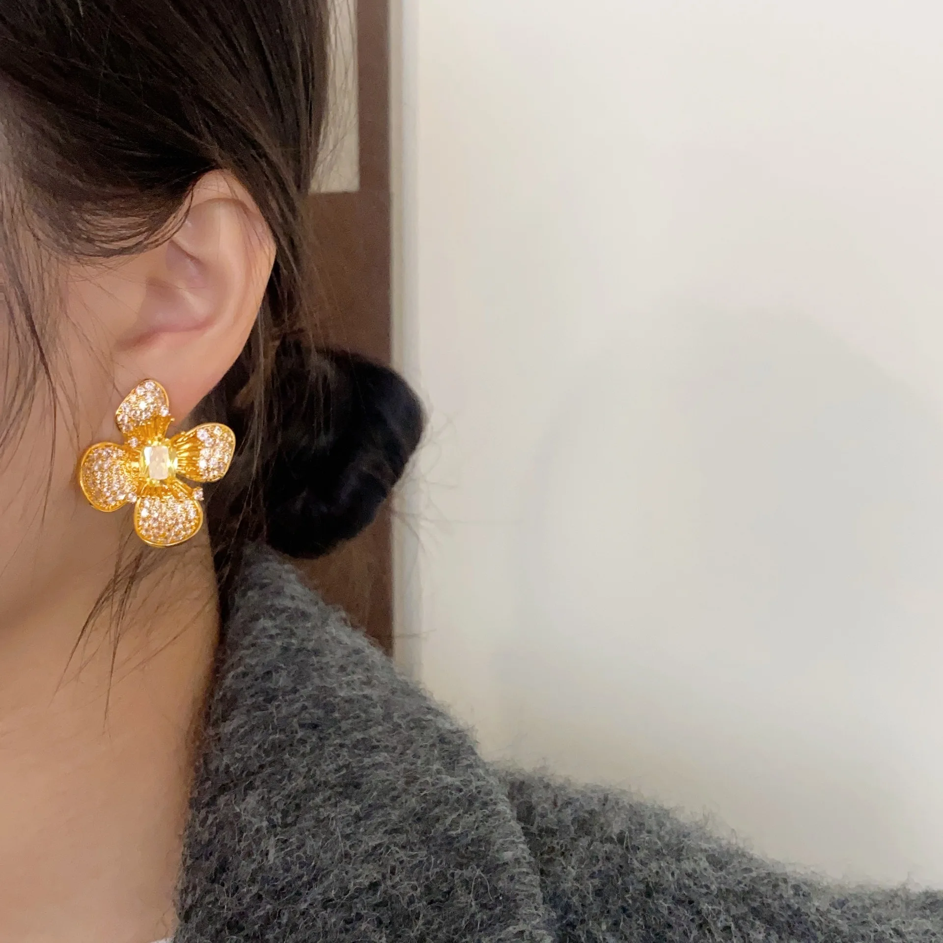 Brass Retro AAA Zirconia Flower Stud Earrings Women Jewelry Punk Party T Show Gown Runway Korean Japan INS