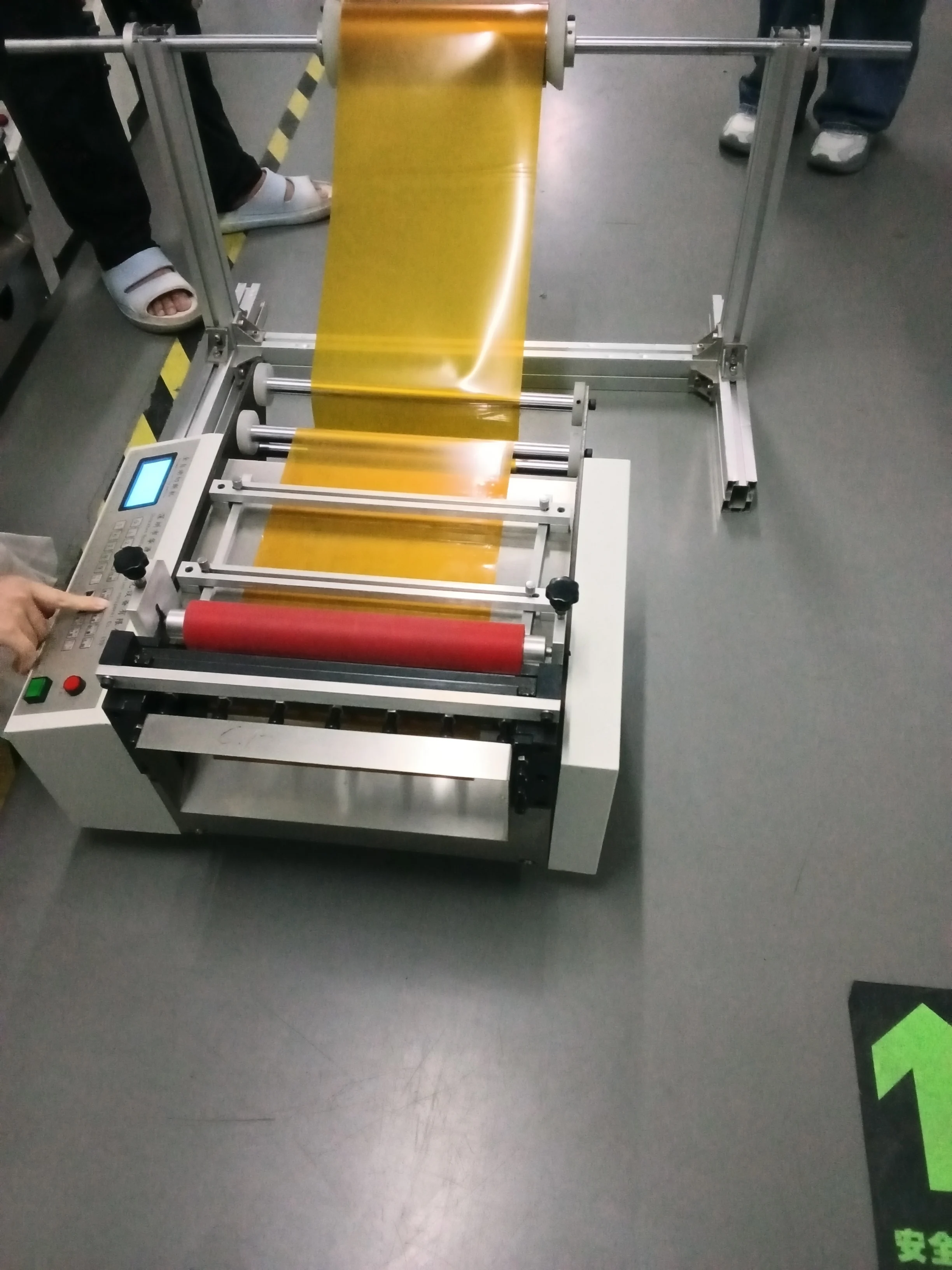 

Полностью автоматическая режущая машина HYD-300, мощность: 220В 50/60Гц, ширина режущего лезвия: 0,1-300 мм