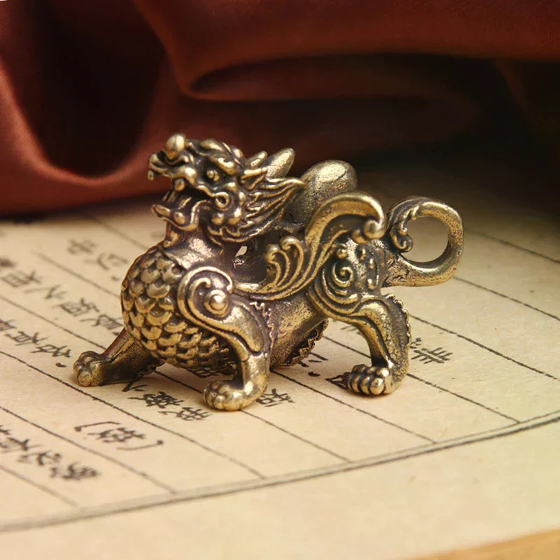 Feng Shui Kylin Statue Decoration Retro Brass Kylin Pendant Tabletop Ornaments Key Chain Pendant Vintage Lucky Flying Kylin