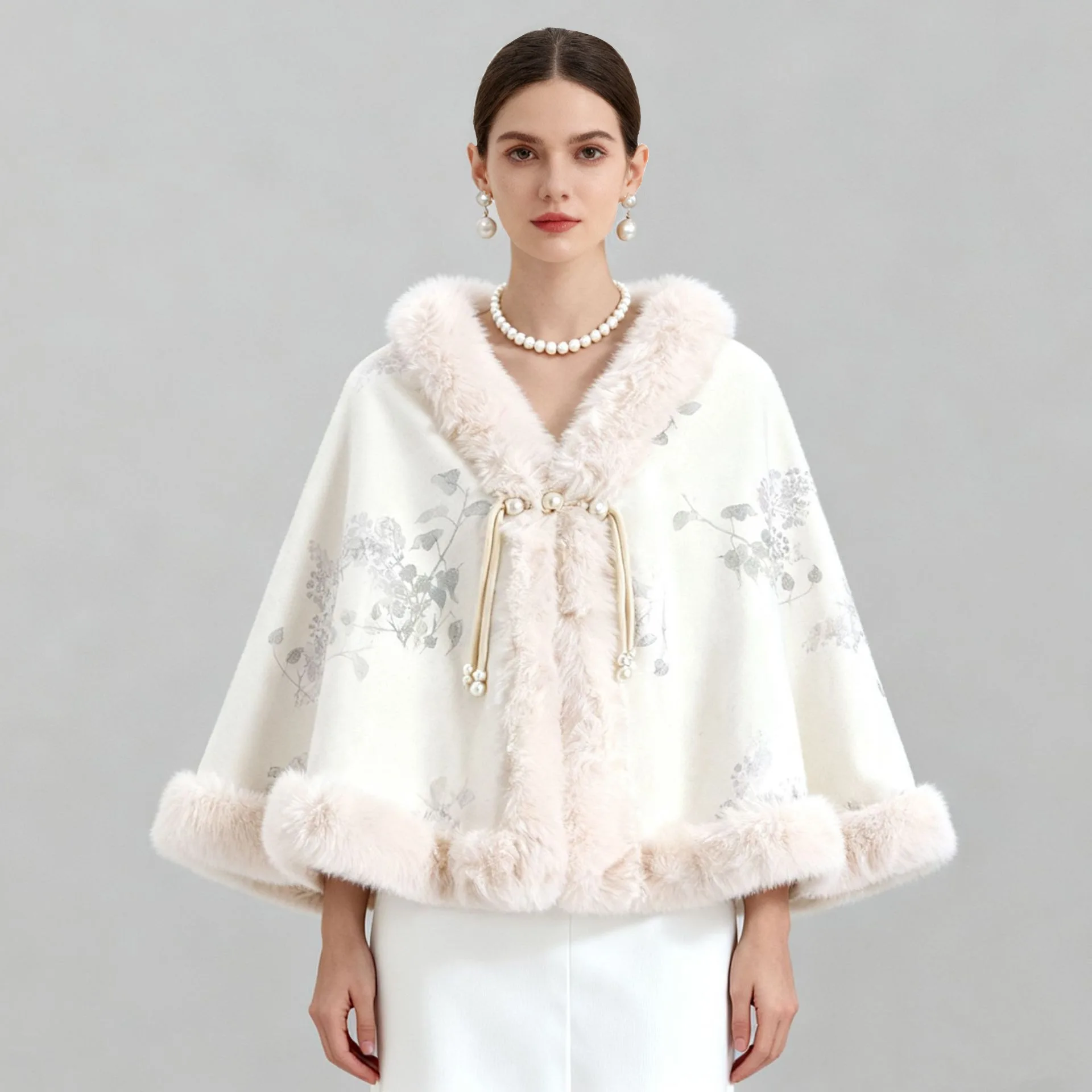 

Chinese Style Thickened Pearl Button Cape with Added Fleece New Fur Collar Printed Warm Ponchos