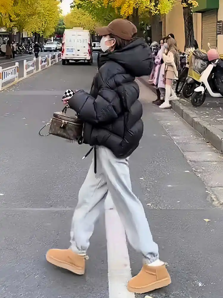 

Short Puffer Jacket Women's Black Turtle Back Design Cloud White Duck down Hooded Bread Style Outerwear Winter New Arrival