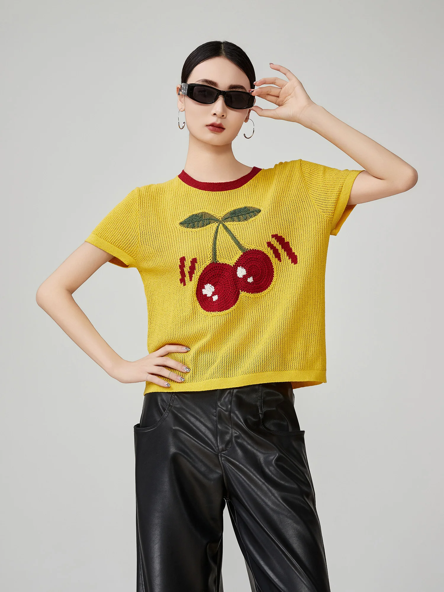 

Yellow Cherry Embroidery ort Sve Knitted Top Women's Summer New Design round Ne T-irt Trendy ort Sle Commute Sle