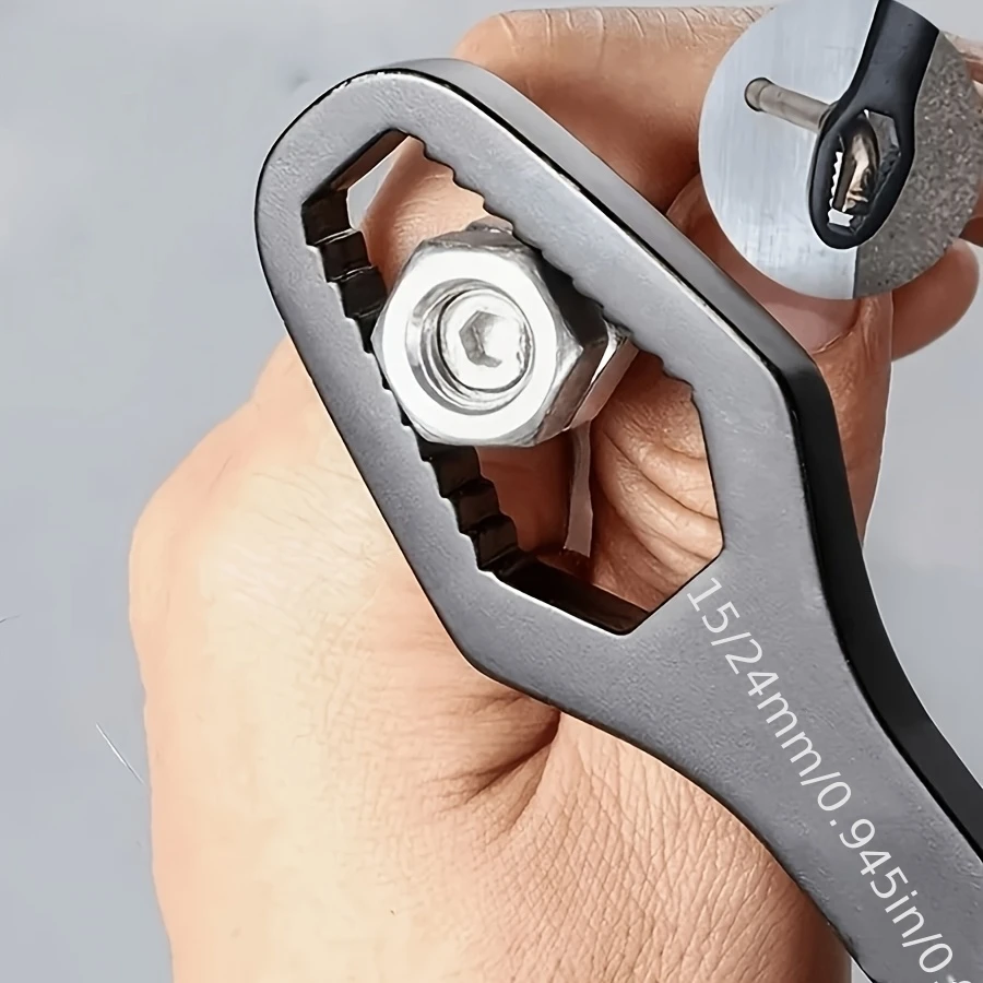 One Multi-functional Black Torx Wrench in Random Style - Adjustable Self-locking Double-ended Wrench, with An 8-24mm Diameter, Durable Design and Portable Handle, Suitable for Automotive Repair and Home Projects