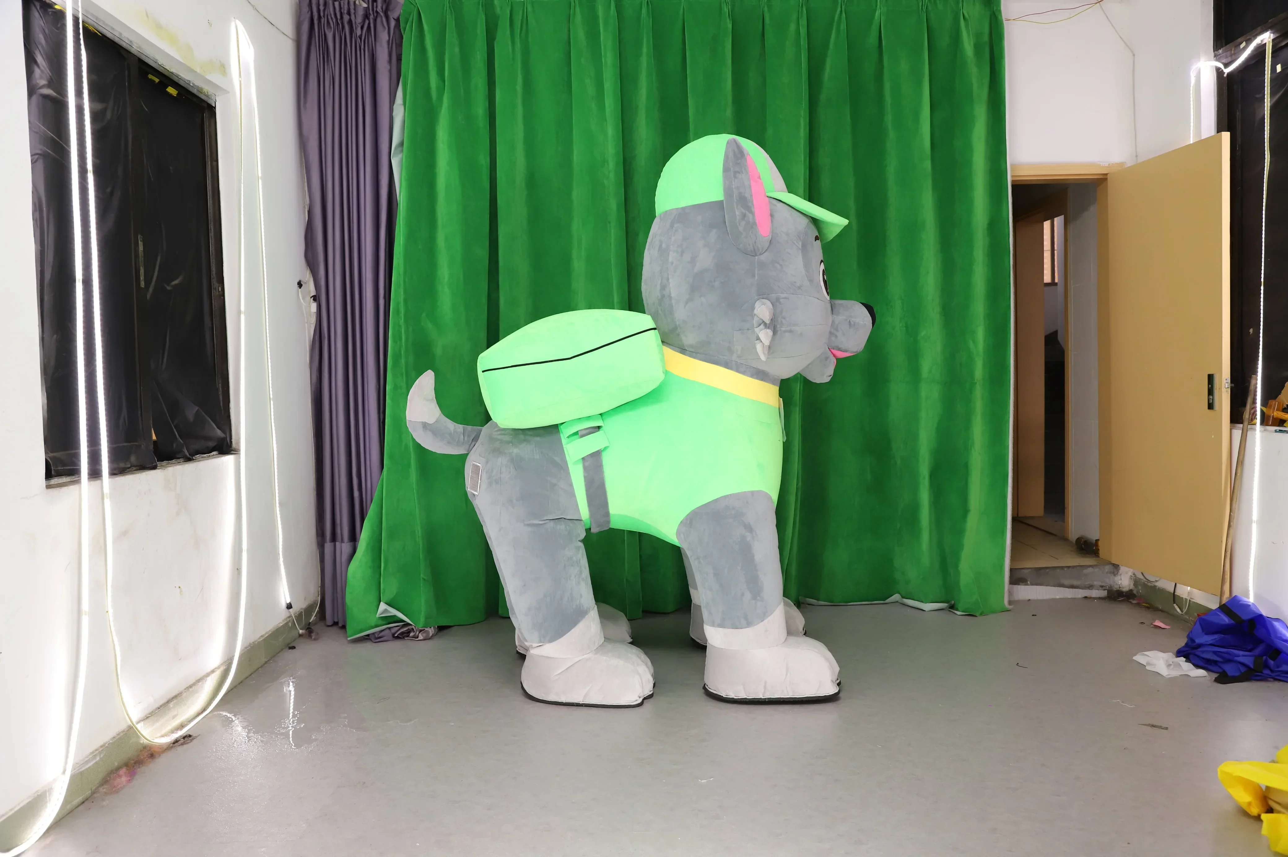 

Inflatable Dog Costumes Performance Suit Inflatable Paw Green Dog Animal Mascot Adults Costumes Christmas Party No Battery