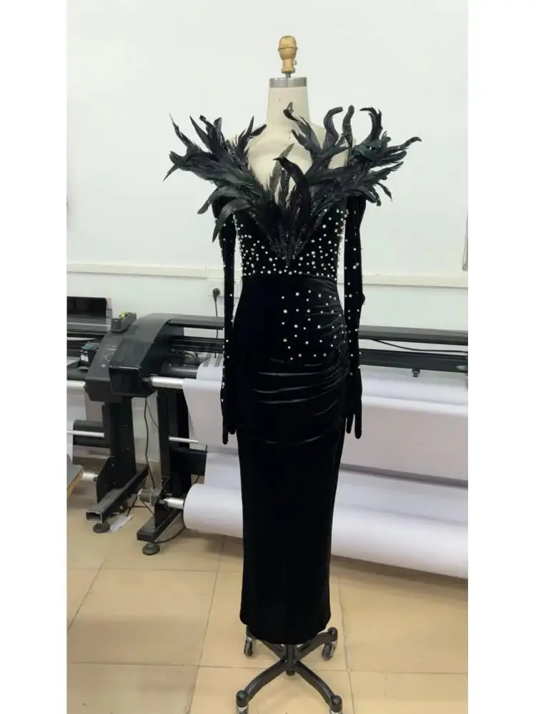 Water Diamond Feather Sexy V-neck Fashionable Glove Sleeves Black High Set Red Carpet Banquet Dress