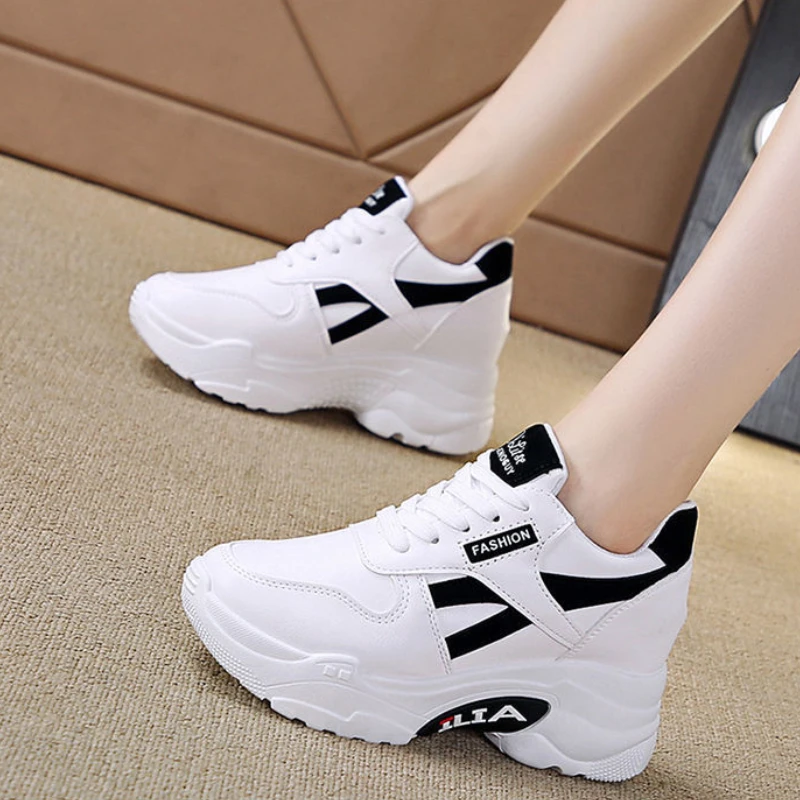 Nuove scarpe da donna Sneakers Piattaforma Aumento interno Scarpe Casual Calzature da donna Moda di lusso Scarpe sportive da tennis Tenis De Mujer