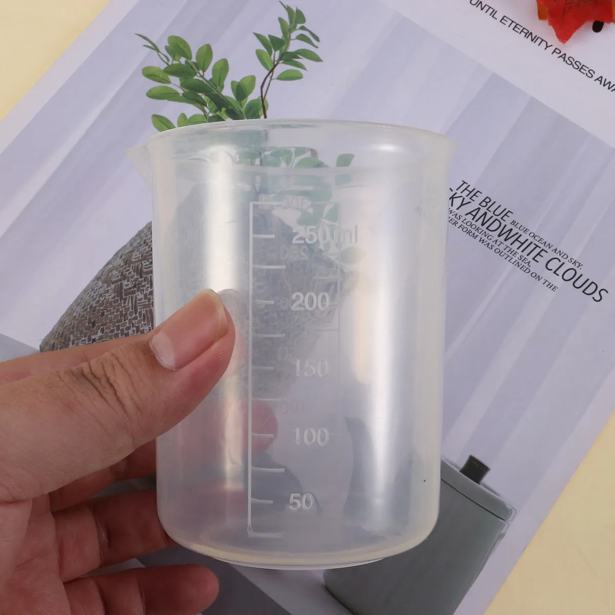20Pcs Plastic Beaker 300Ml Measuring Cup PP Graduated Cup for Lab Bakery Household Use Plastic Measuring Beaker for Lab