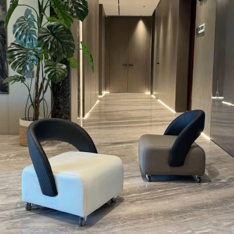 スピンズ エレガンス リビングルームチェア 読書用 高級感のある白いリラックスチェア 居心地の良い黒いシローネス モダン家具 ホーム