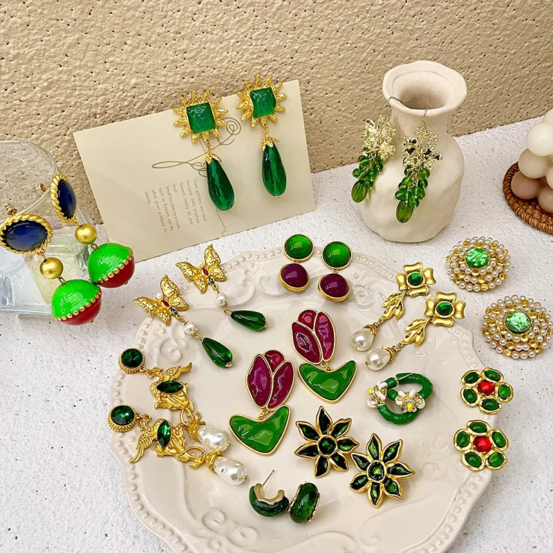 French vintage retro Hong Kong style Monet medieval earclip pearl earrings green stud earrings femininity ear jewelry