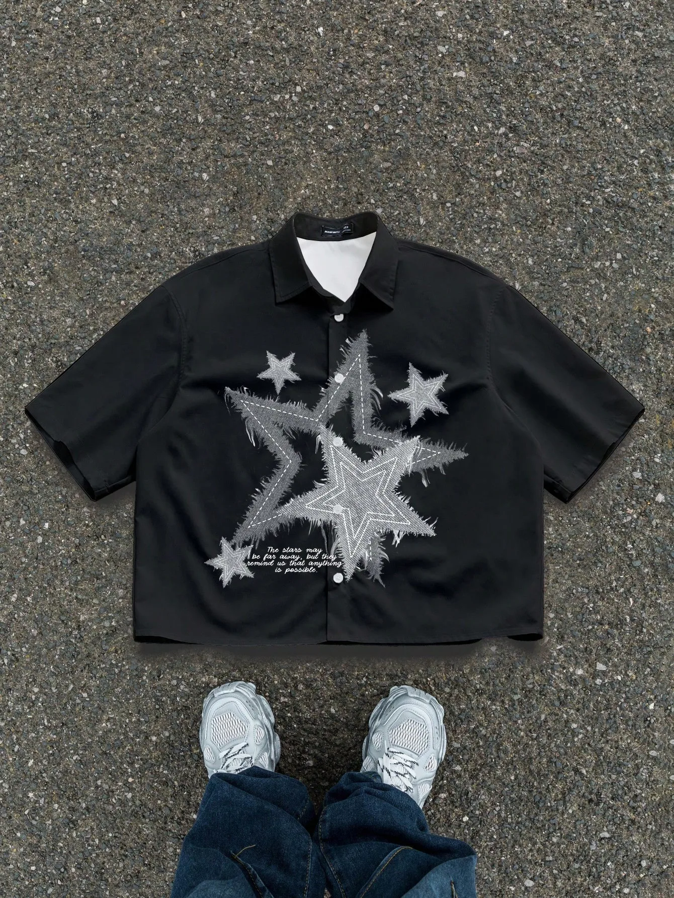 

Новая мужская рубашка с короткими рукавами на лето 2025 имеет повседневный модный удобный и мягкий 3D-принт со звездами.