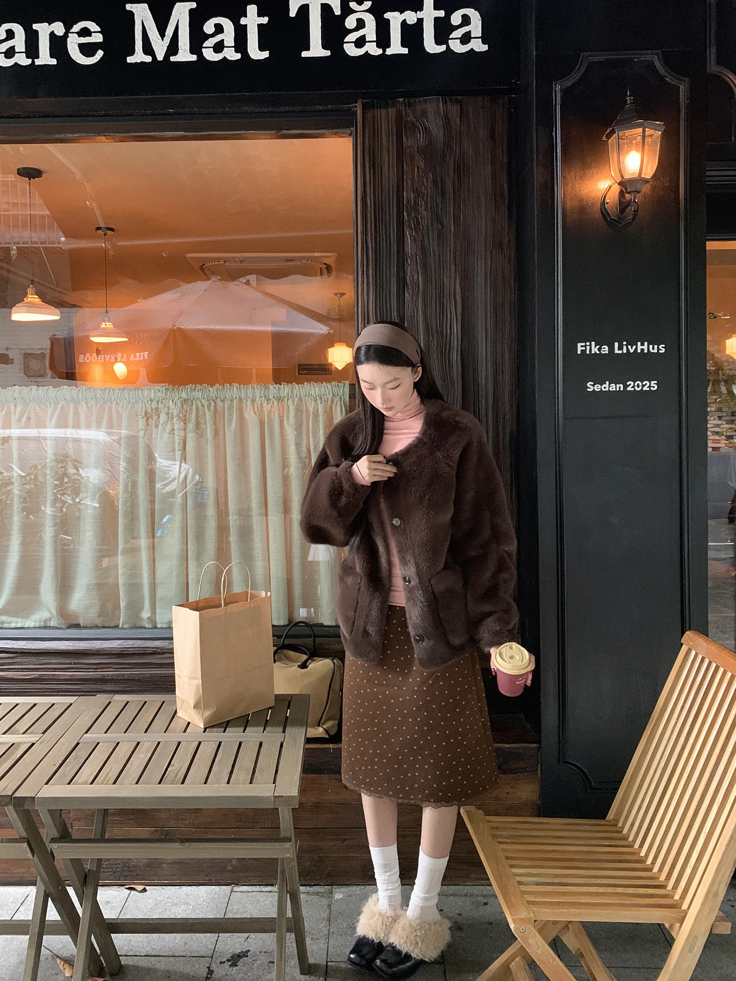 معطف فرو نسائي أحمر من ستوديو المشاهير لخريف وشتاء 2025، سترة قطنية جديدة شعبية بلون بني داكن، تصميم مستقيم بأسلوب عملي #4