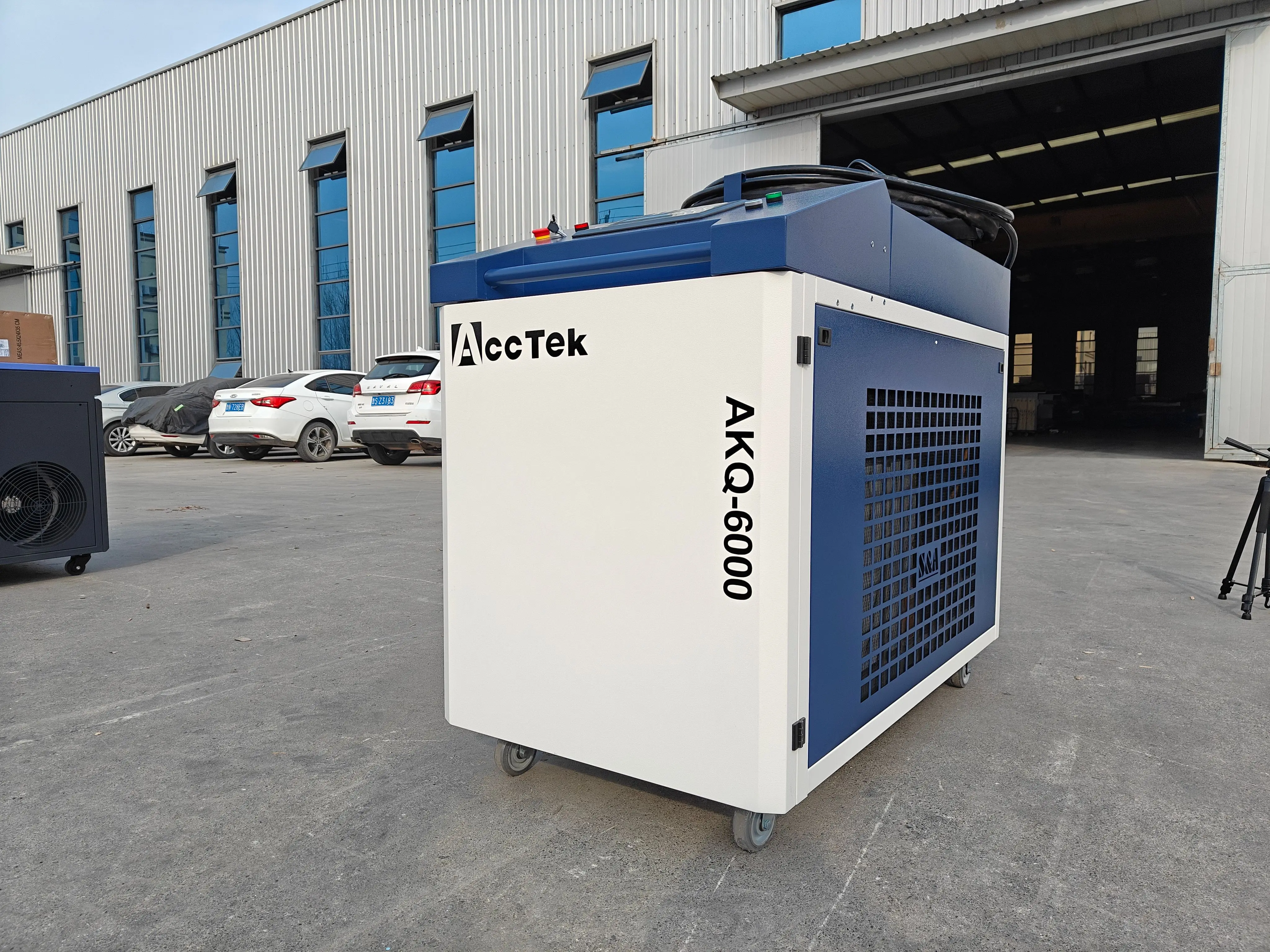 High Power 6000w Continuous Laser Cleaning Machine For Removes Rust Paint And Grease From Metal Surface Handheld Laser Equipment