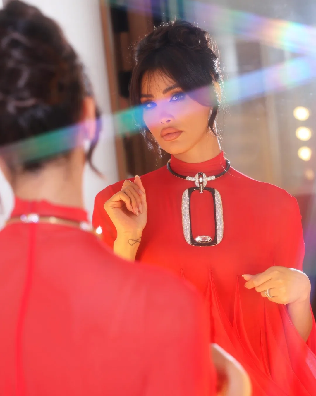 فستان المشاهير المذهل ذو الكشكشة الحمراء تصميم فريد من نوعه فساتين حفلات الأورجانزا المكشكشة فستان عيد الميلاد 2025 فستان سهرة رسمي #4