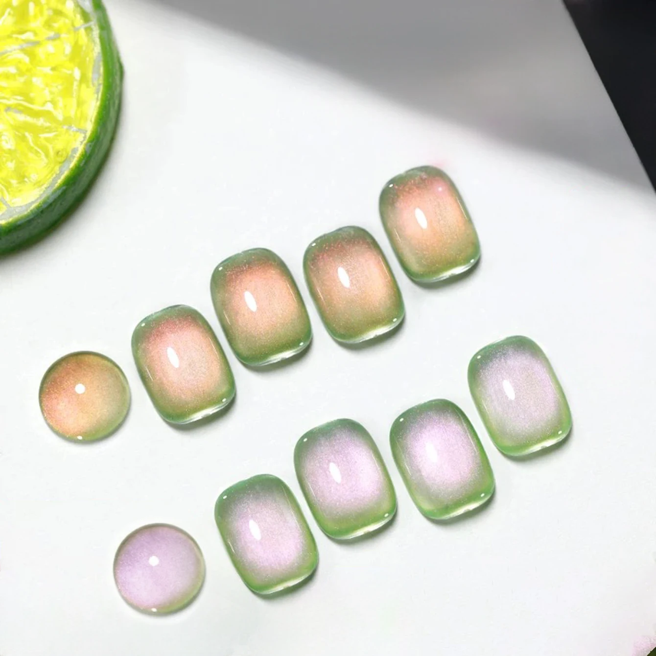 12ML 1 SZT. Różowo-Zielony Szklany Koralikowy Lakier Hybrydowy do Paznokci z Efektem Kociego Oka na Halloween, Elementy Plażowe, Letnie Paznokcie, Akcesoria do Paznokci