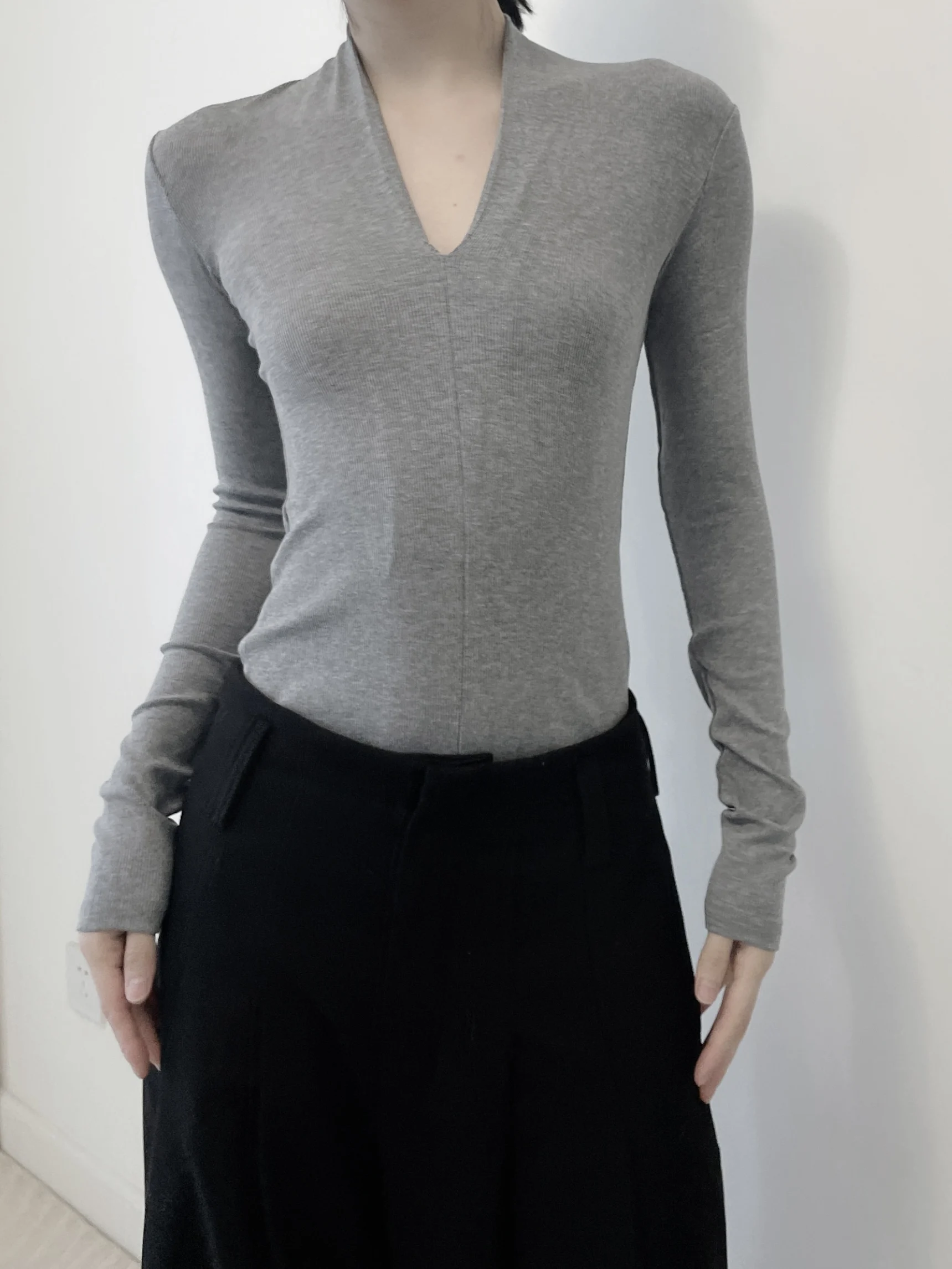 

Женская длинная футболка с V-образным вырезом, облегающая, мягкая, приятная к телу, тонкая, для повседневной носки, комфортная, для работы.