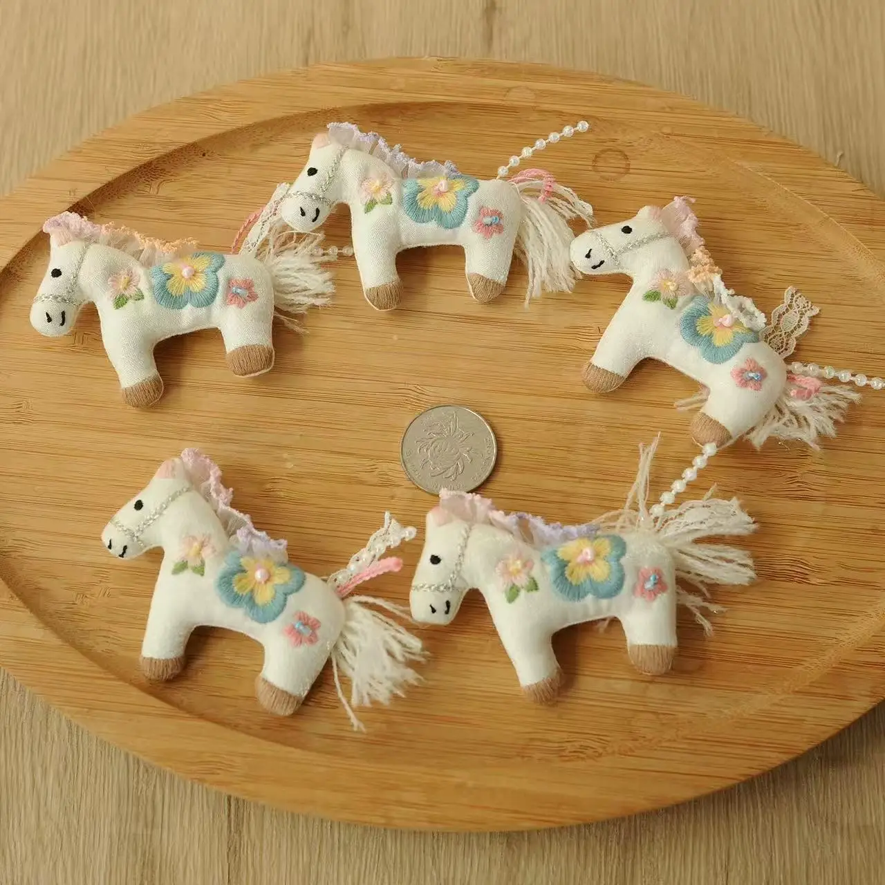 Fabric Horse Brooch Floral Embroidery Lace Trim Sweet Forest Artistic Cute Pin for Women Bag Clothing Daily Accessory