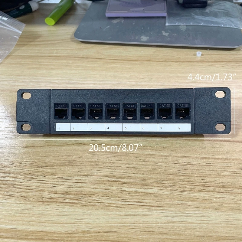 8 ポート CAT5e RJ45 パススルー パッチ パネル、キーストーン ジャック用取り付けブラケット付き