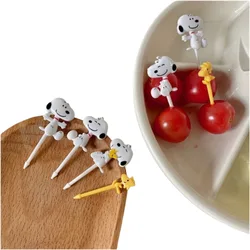 Snoopy cartoon cute creative three-dimensional puppy pattern children's lunch fruit fork Japanese popular high-value cake fork