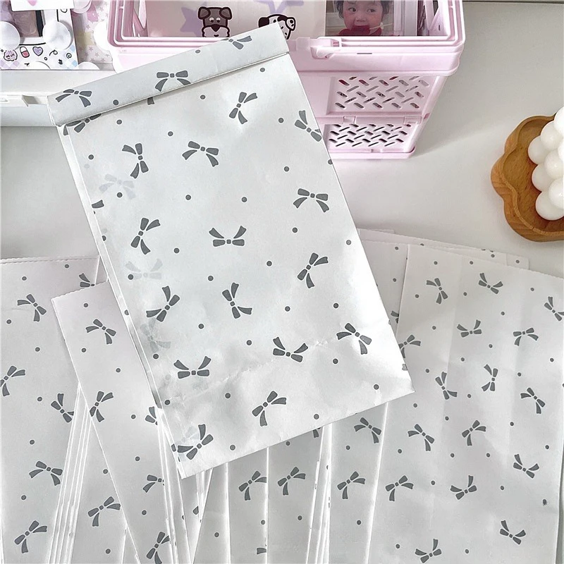 Sacos De Embrulho De Papel De Prata Simples, Arco High-End, Saco De Papel De Estampagem A Quente, Saco De Embalagem De Presente, Card Out Embalagem De Papel Kraft, 5Pcs