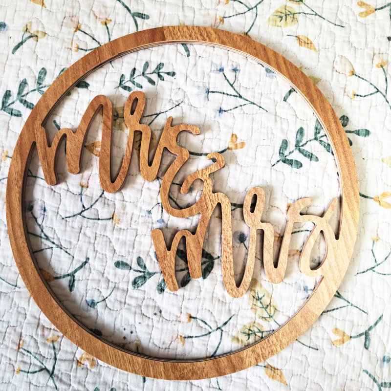 

Custom Mr and Mrs Hoop Sign Mr and Mrs Wooden Hoop Sign Mr & Mrs Circle Sign Wedding Sign Backdrop Wedding Sign