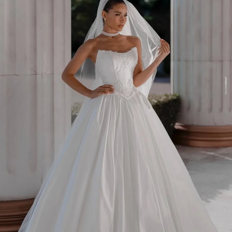 Customized simple ivory white Ball Gown Royal Wedding Dresses Sweetheart applique Lace backless Made Robe De