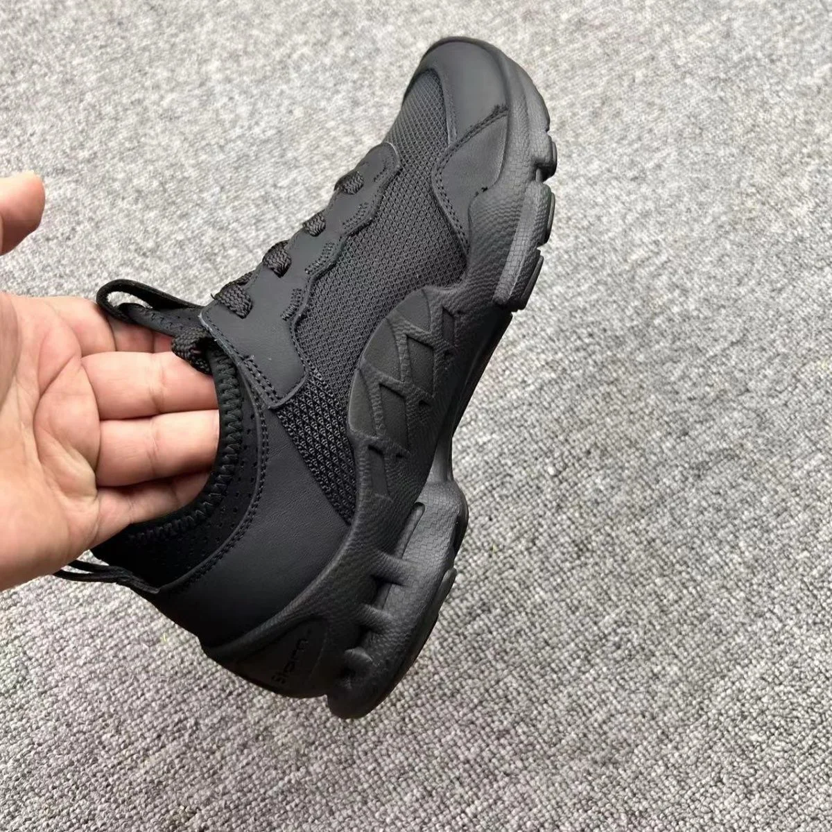 Trendy Luxury Athletic Shoes Men Hiking Running Walking Breathable Mesh Sneakers Outdoor Training Replicas Brand High Quality