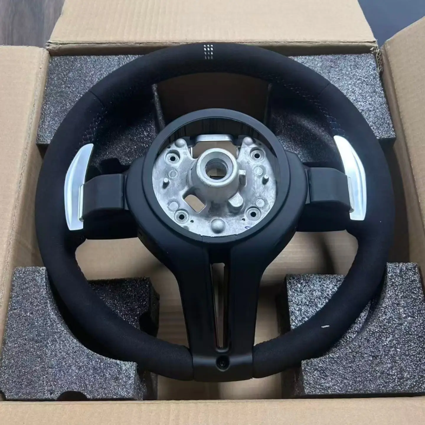 Customized Full Suede Steering Wheel Suitable For BMW F10 F30 F31 F32 F20 E92 E60 X6 E71 X5 E70 M3 M4 M5 M6 Car Steering Wheel view 5