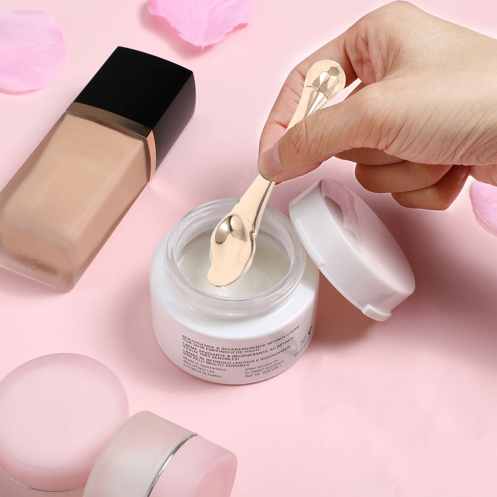 

Metal Cream Roller Stick Face Cream Applicator Spatula Portable Under Eye Massager Skincare Tool For Women Eye Fatigue Relief