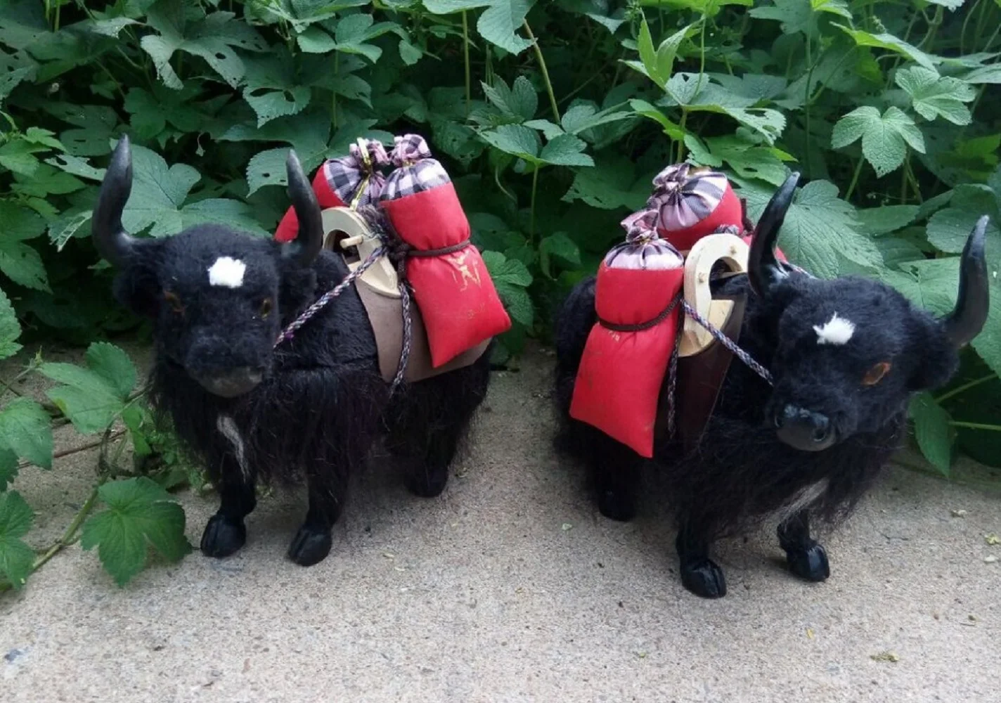 a pair of simulation black cow toys plastic&fur handicraft prop yak dolls gift about 30x27cm