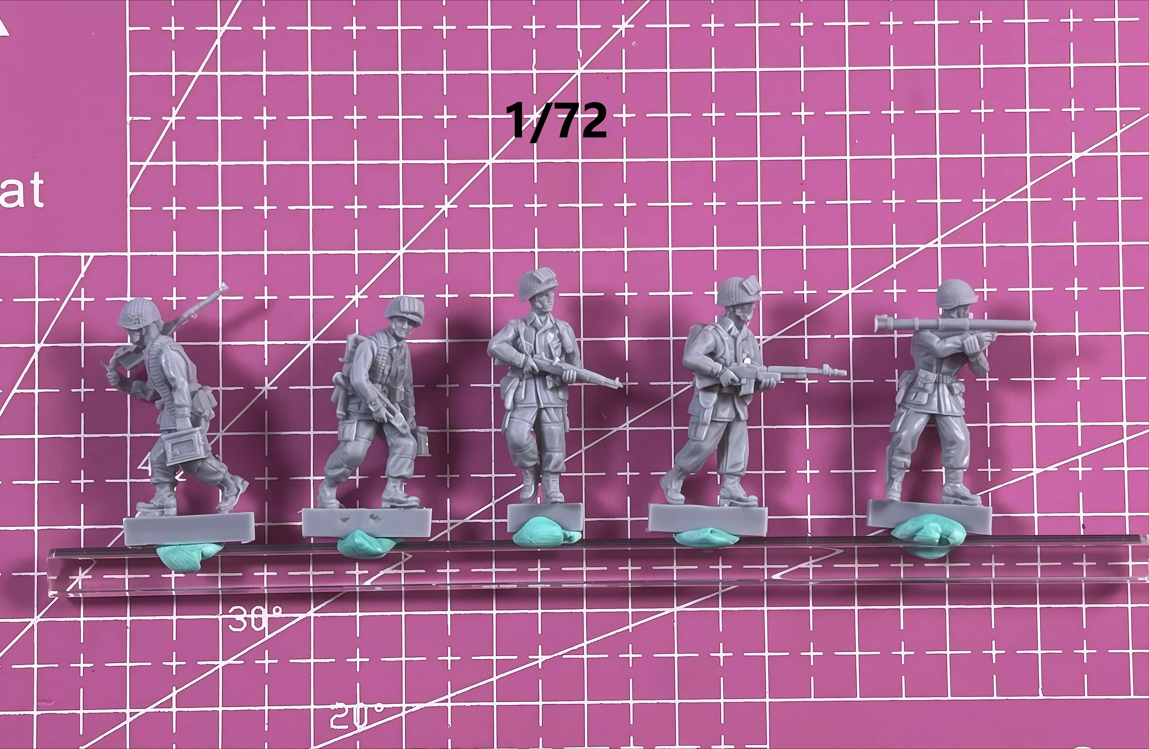Military Miniatures 1/72 Scale Resin Infantry Squad, 5 Poses Unassembled Unpainted Soldier Figures for Wargame Diorama Hobbyists