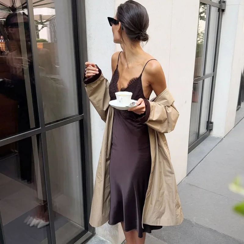 ชุดเดรสผ้าซาตินลูกไม้สไตล์วินเทจ แต่งผ้าลูกไม้แบบแพทช์เวิร์ค แขนกุด เปิดหลัง สายคล้องคอ ดีไซน์หรูหราสง่างาม สำหรับงานปาร์ตี้