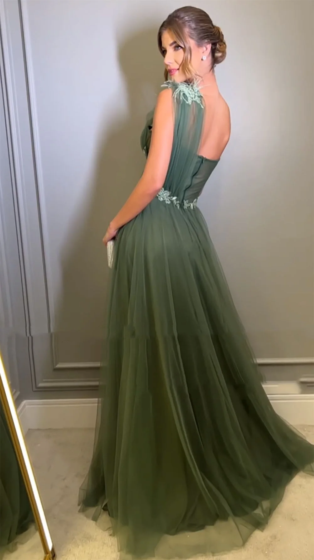 Sansa elegante vestido De graduación personalizado con plumas verdes oscuras hermoso corte en A Vestidos De Noche De tul