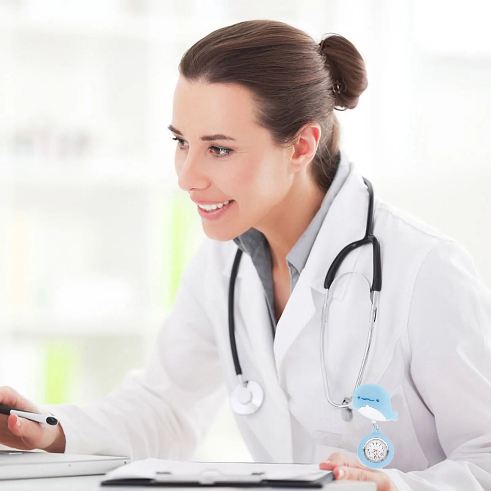 

Cartoon Retractable Nurse Watch Clip-on Hanging Pocket Luminous Design for Nurses Doctors Outdoor Work Hospital