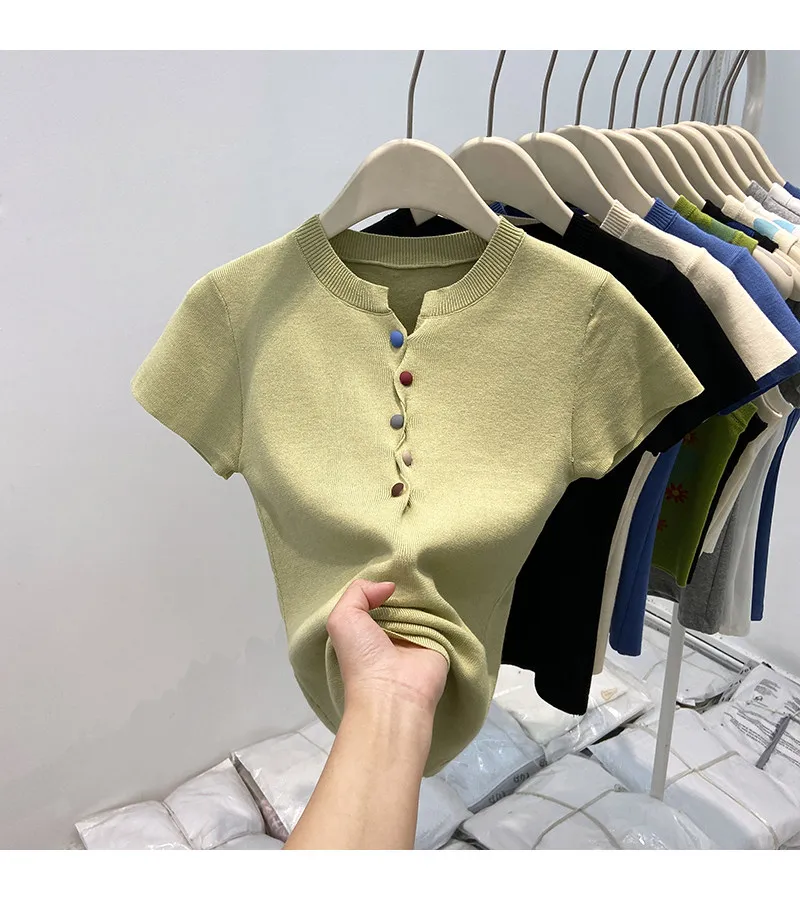 2026 Sommer Dopamin Bunte Knöpfe T-Shirt Schmal Geschnitten Kurzarm Damen T-Shirt Trendiges Figur-Schmeichelndes Klein-Blau Strick-Oberteil – Detail 13