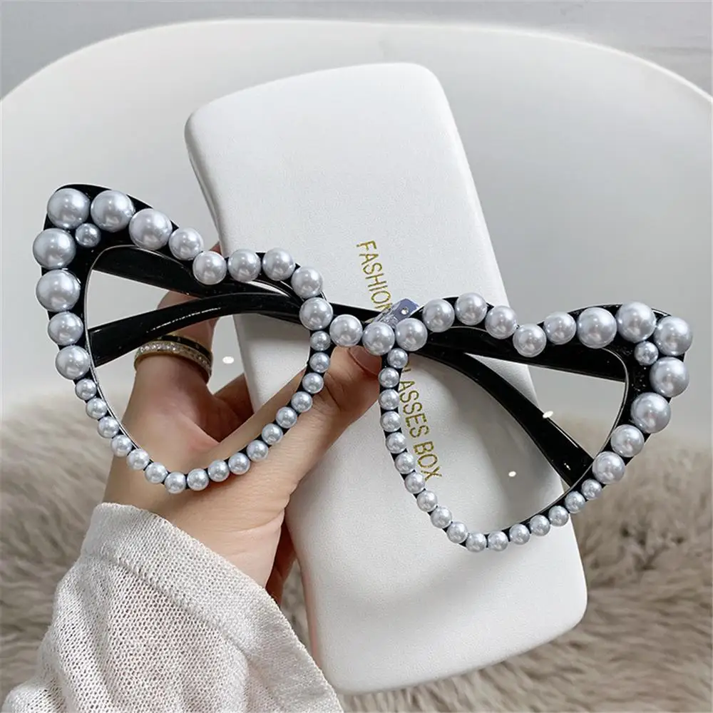 NEW Love Heart Shaped Pearl Sunglasses for Women Vintage Sunglasses Outdoor Beach Shades 2023 Fashion UV400 Protection Eyewear