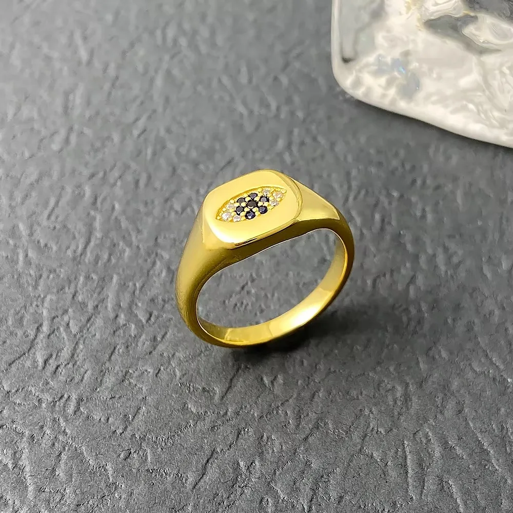 

Minimalist Engraved Silver-plated Brass Ring with Two-Color Crystal Inlay Ring High Quality Fashion Jewelry Wholesale