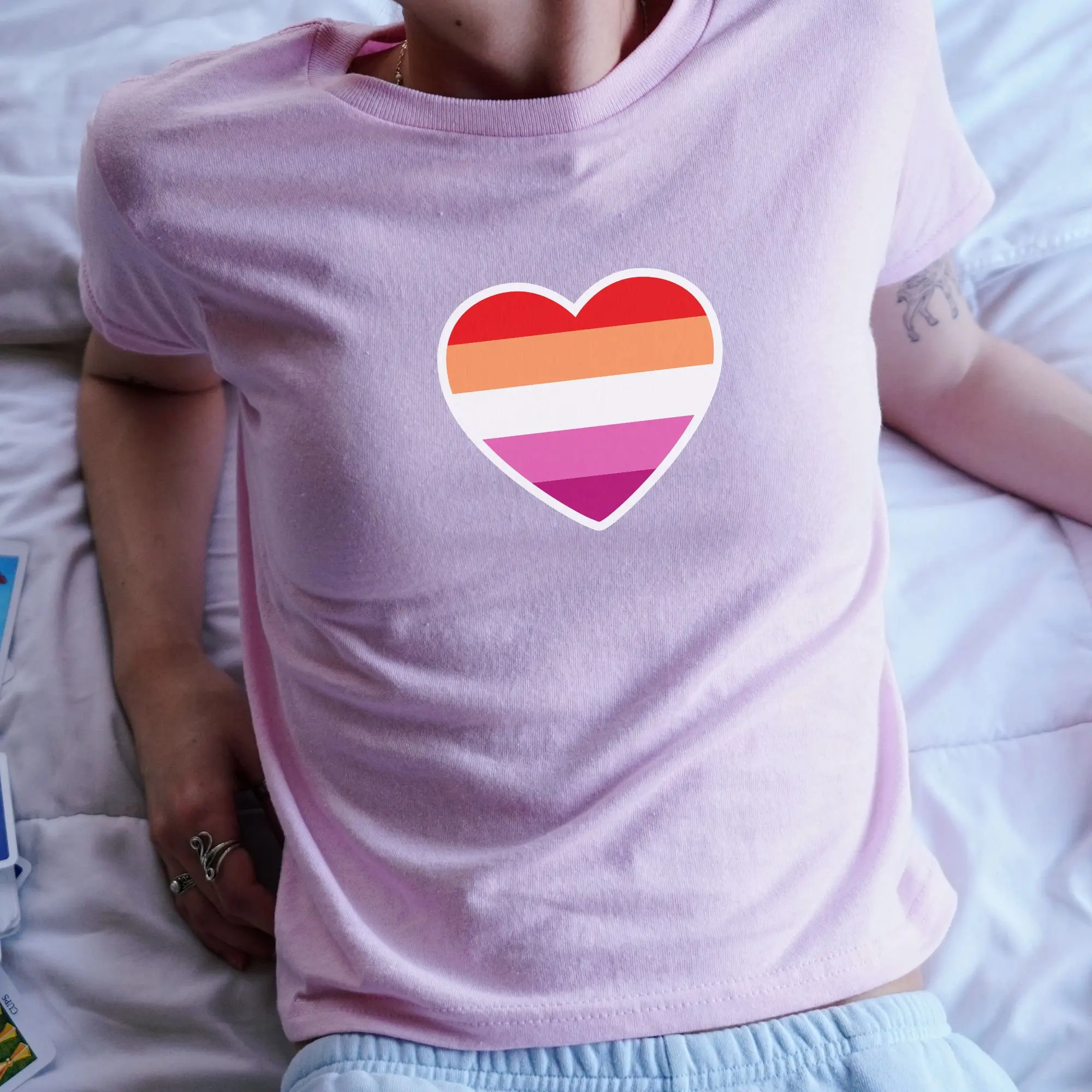 تي شيرت نسائي بقلب طفل ، علم اقتصاص ، Lgbt Queer ، Csd Pride ، علم اقتصاص ، Y2K ، 90S ، weight