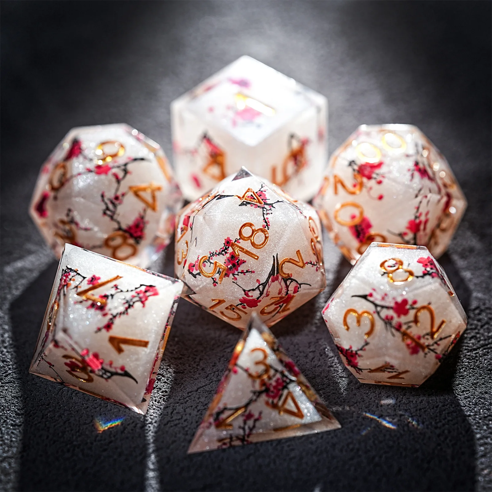 1-7szt DND Chinese Plum Blossom Solid Resin Golden Word Dice Set Wielostronne kostki wielościenne do gry RPG D&D COC