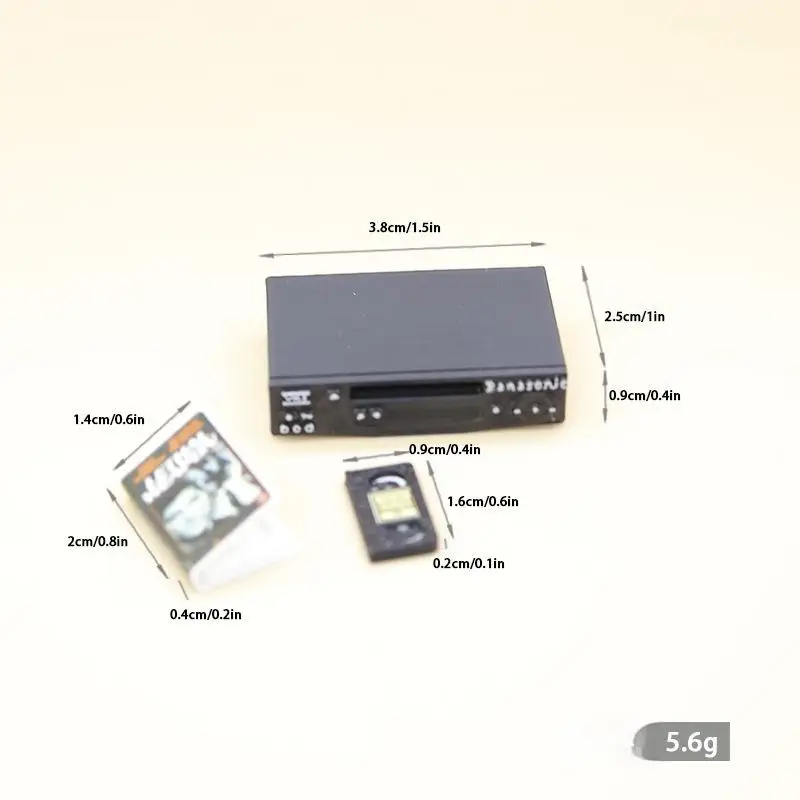 [DO] 1 Set 1/12 Puppenhaus Retro-Recorder Videoband-Regal Modell Miniatur-Wohnszene Ornament Puppenspielzeug Zubehör[DO]