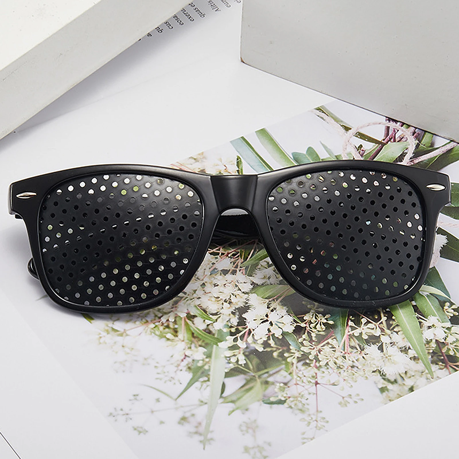 1/2PCS Anti Myopia Astigmatism Glasses With Holes Wearable Vision Correction Fatigue Pin Hole Glasses Eye Protection Improvement